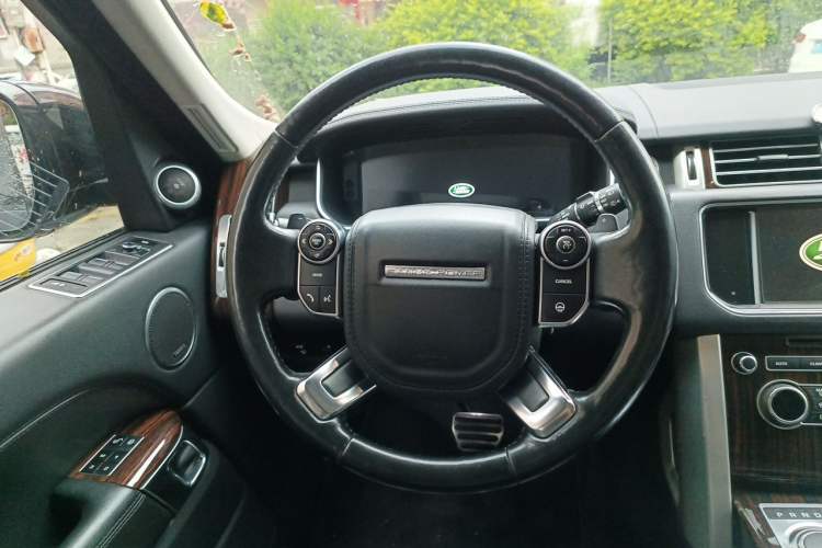 Used Land Rover Range 2014 3.0 TDV6 Vogue Steering Wheel