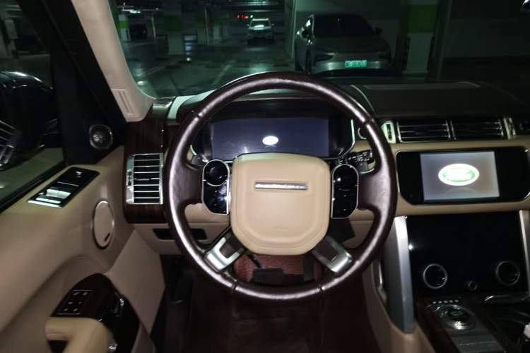 Used Land Rover Range 2014 3.0 SC V6 Vogue Steering Wheel