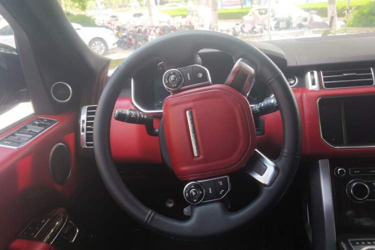Used Land Rover Range 2014 Revised 3.0 SC V6 Vogue Steering Wheel