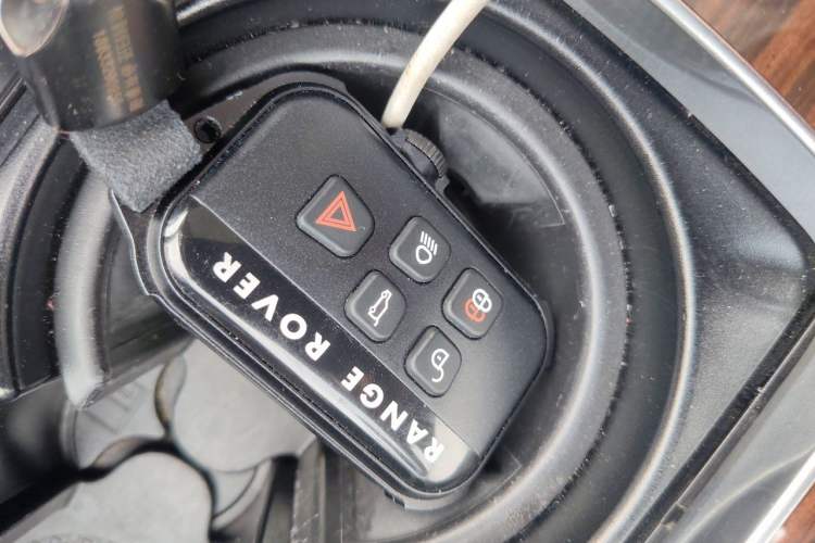 Used Land Rover Range 2014 3.0 SC V6 Vogue Vehicle Key