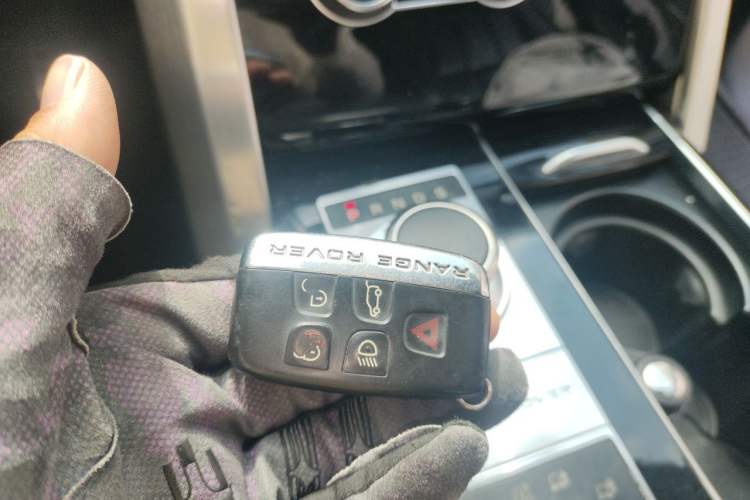 Used Land Rover Range 2014 3.0 TDV6 Vogue SE Vehicle Key