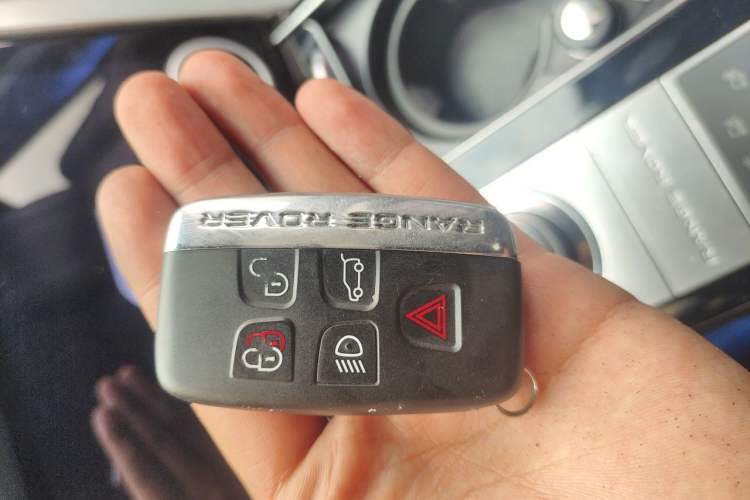Used Land Rover Range 2014 3.0 SC V6 Vogue SE Vehicle Key