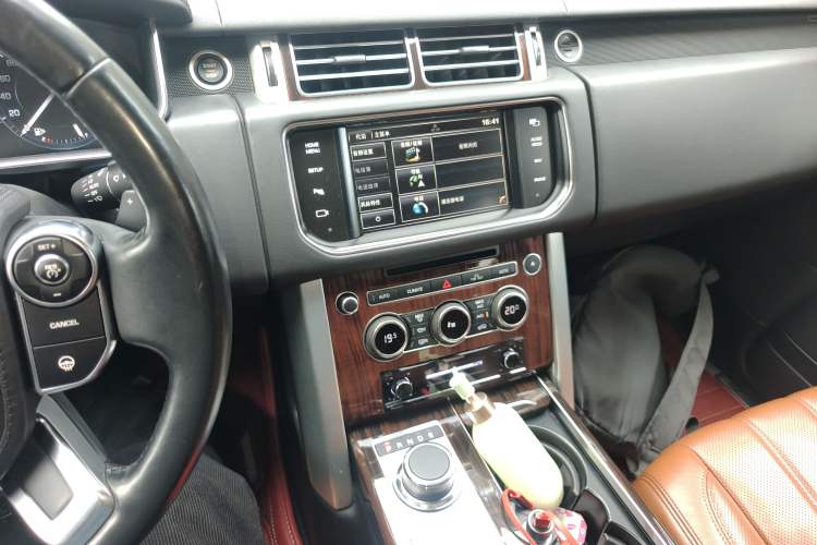 Used Land Rover Range 2014 3.0 SC V6 Vogue SE Long-Wheelbase Edition Audio And AC Panel