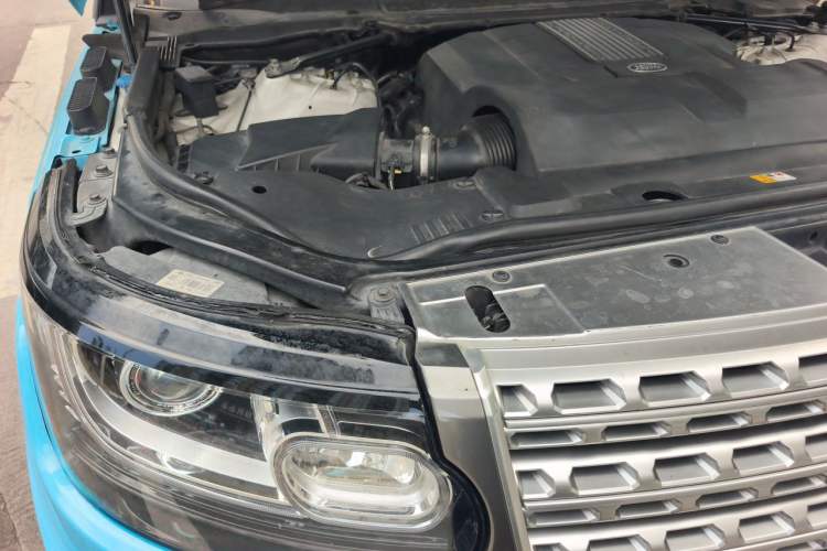 Used Land Rover Range 2014 3.0 SC V6 Vogue SE Long-Wheelbase Edition Engine Bay Right