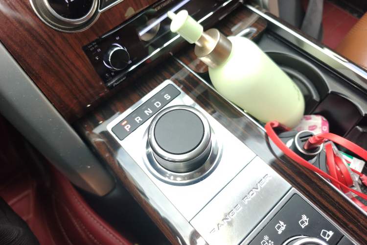 Used Land Rover Range 2014 3.0 SC V6 Vogue SE Long-Wheelbase Edition Gear Lever
