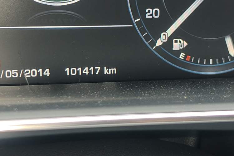 Used Land Rover Range 2014 3.0 SC V6 Vogue SE Long-Wheelbase Edition Odometer Close Up