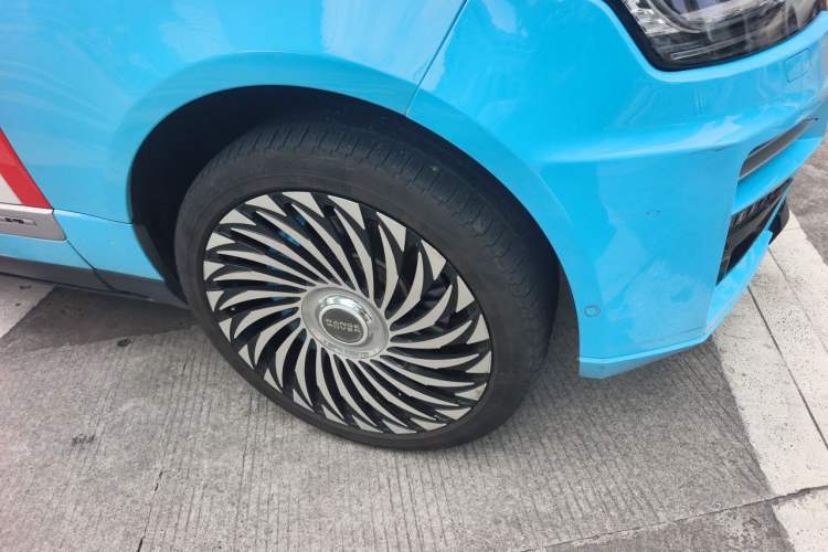 Used Land Rover Range 2014 3.0 SC V6 Vogue SE Long-Wheelbase Edition Right Front Wheel Hub
