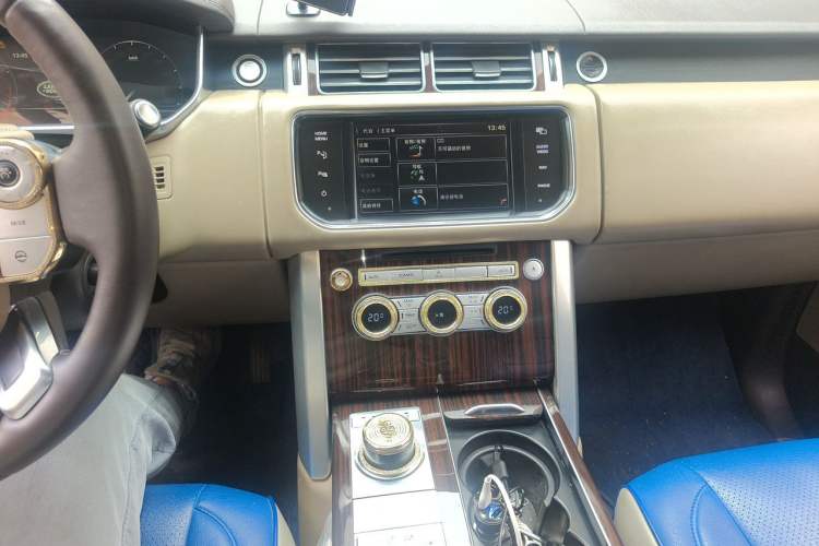 Used Land Rover Range 2014 Revised 3.0 SC V6 Vogue Audio And AC Panel