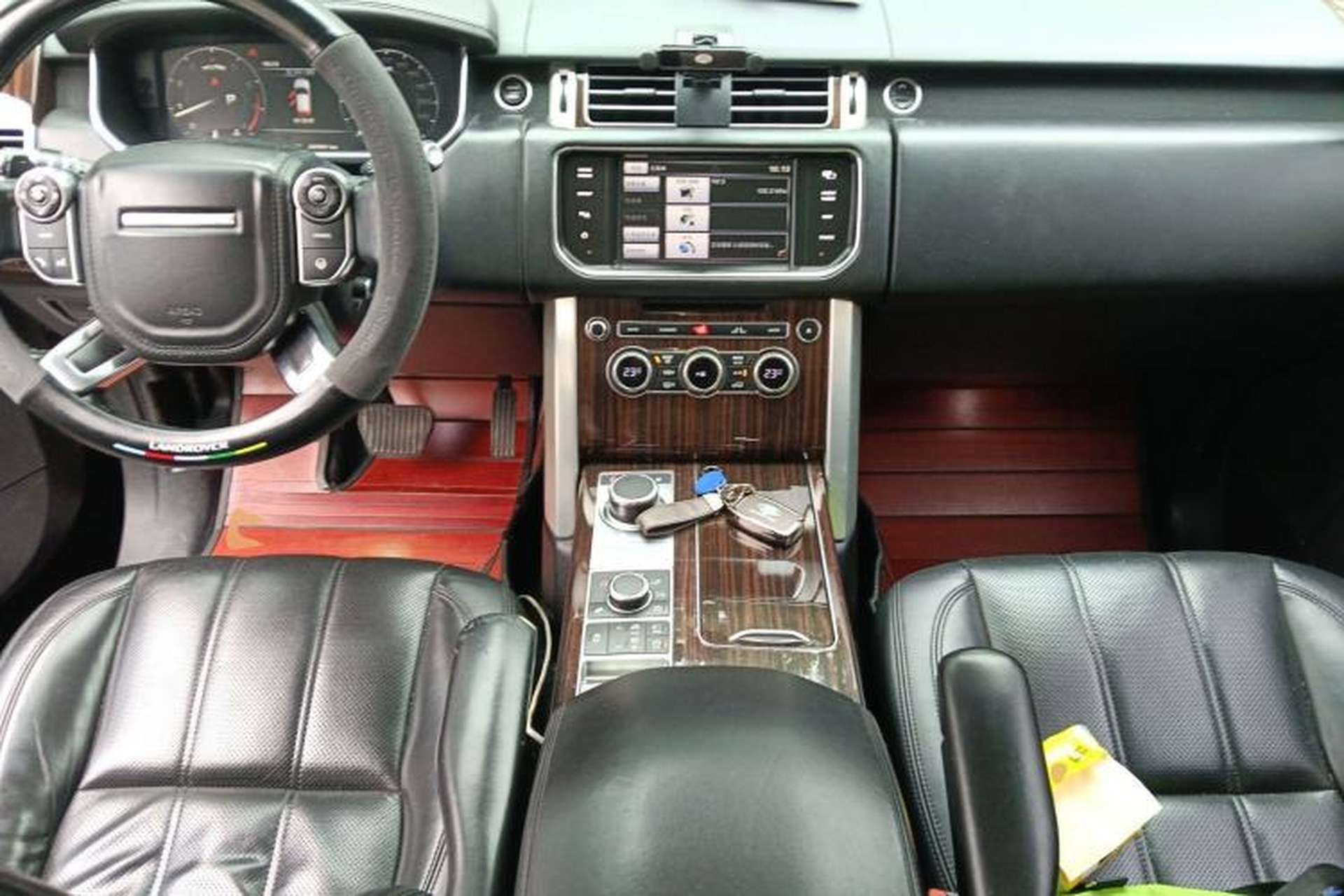 Used Land Rover Range 2014 3.0 SC V6 Vogue Center Console