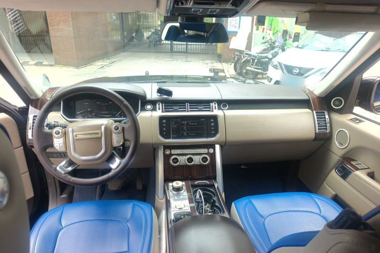 Used Land Rover Range 2014 Revised 3.0 SC V6 Vogue Center Console