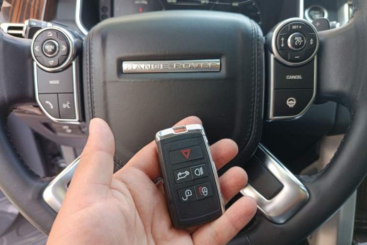 Used Land Rover Range 2014 3.0 SC V6 Vogue SE Interior 1