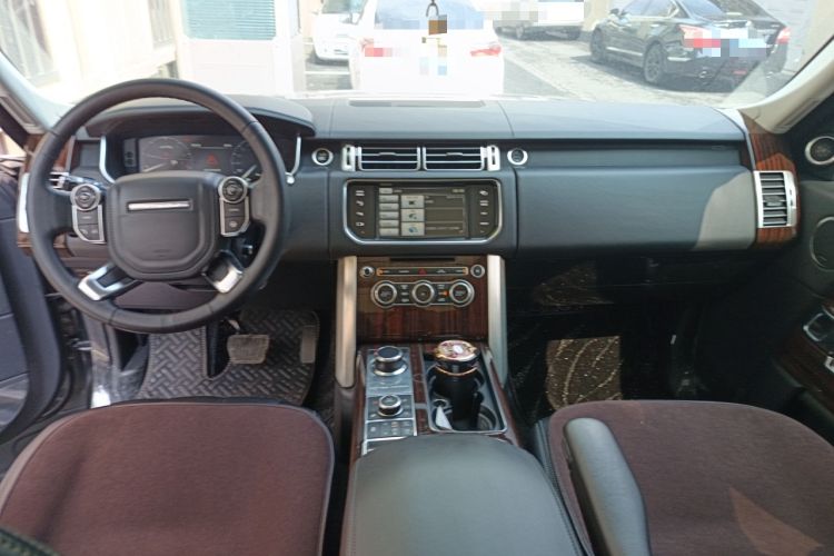 Used Land Rover Range 2014 3.0 SC V6 Vogue SE Interior 2