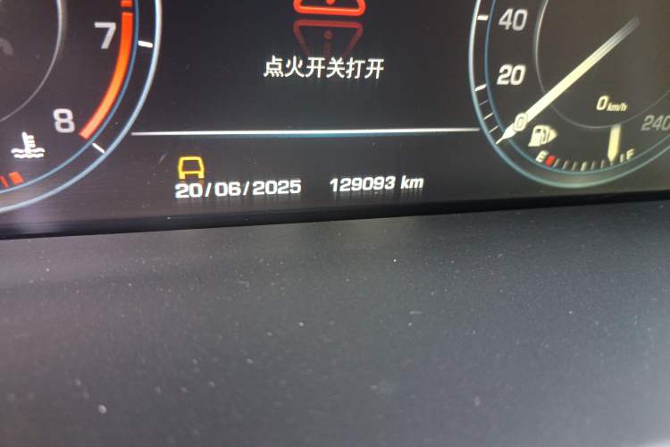 Used Land Rover Range 2014 3.0 SC V6 Vogue SE Odometer Close Up