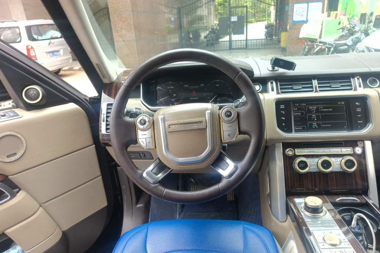 Used Land Rover Range 2014 Revised 3.0 SC V6 Vogue Steering Wheel