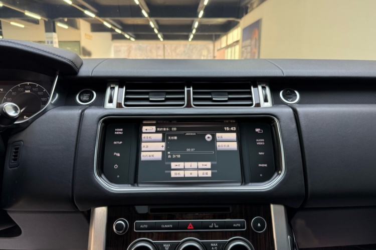 Used Land Rover Range 2014 Revised 3.0 SC V6 Vogue Interior 6