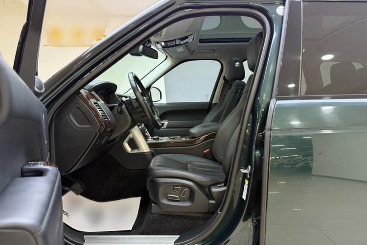 Used Land Rover Range 2014 Revised 3.0 SC V6 Vogue Interior 9