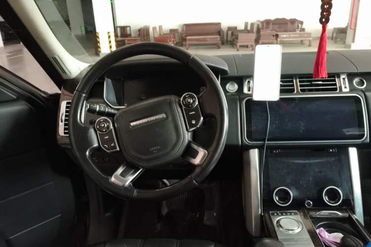 Used Land Rover Range 2014 Revised 3.0 SC V6 Vogue Center Console
