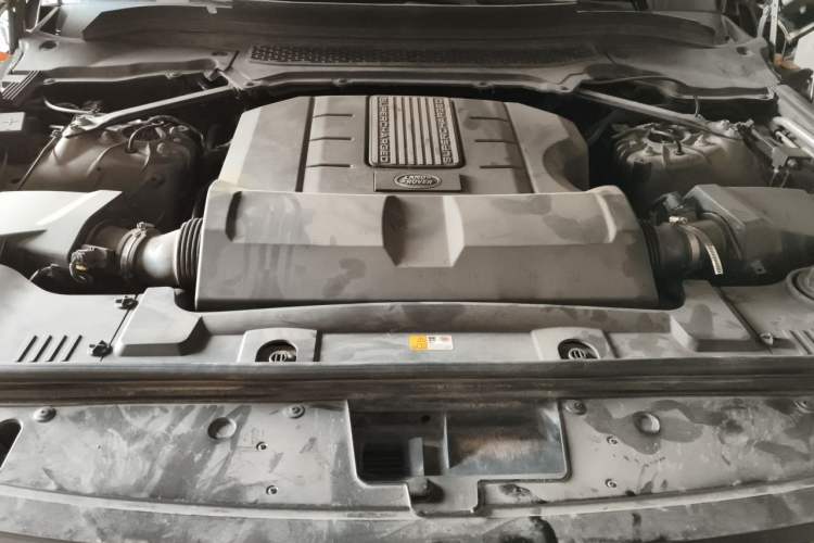 Used Land Rover Range 2014 Revised 3.0 SC V6 Vogue Engine Bay
