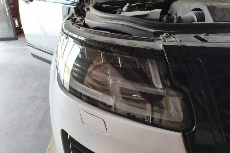Used Land Rover Range 2014 Revised 3.0 SC V6 Vogue Right Front Headlight