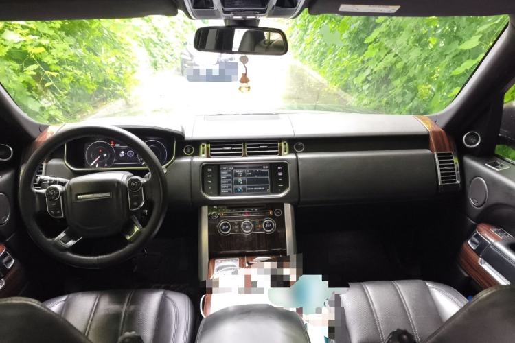 Used Land Rover Range 2014 Revised 3.0 SC V6 Vogue Center Console