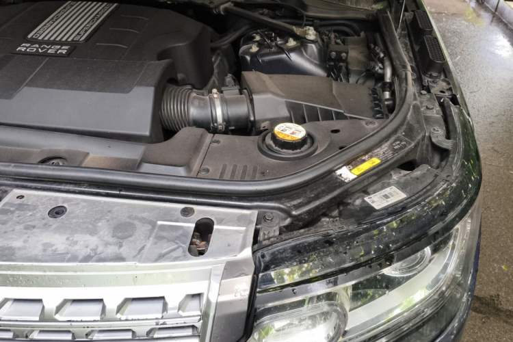 Used Land Rover Range 2014 Revised 3.0 SC V6 Vogue Engine Bay Left