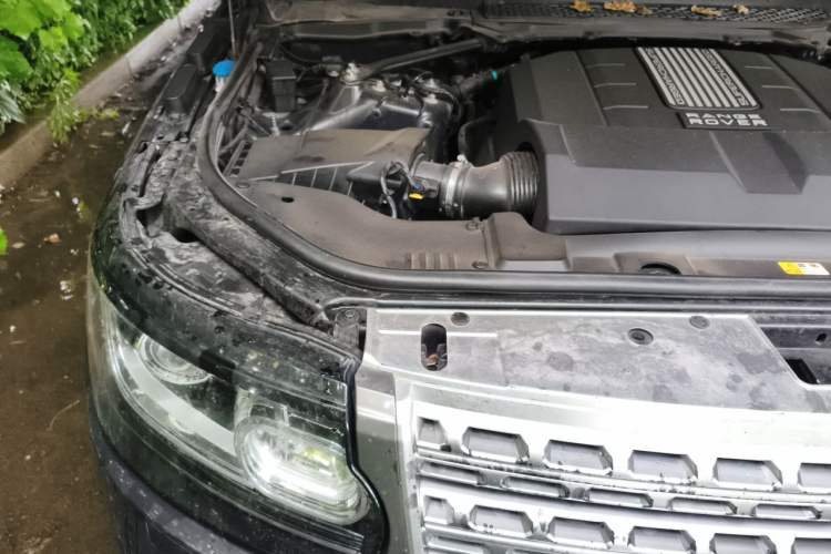 Used Land Rover Range 2014 Revised 3.0 SC V6 Vogue Engine Bay Right