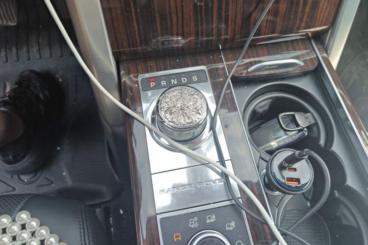 Used Land Rover Range 2014 Revised 3.0 SC V6 Vogue Gear Lever