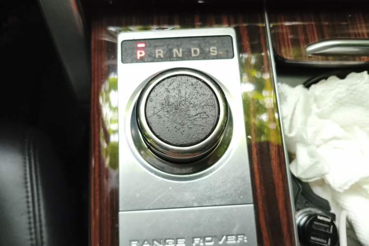 Used Land Rover Range 2014 Revised 3.0 SC V6 Vogue Gear Lever