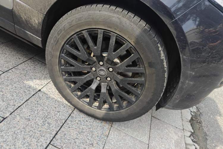 Used Land Rover Range 2014 Revised 3.0 SC V6 Vogue Right Front Wheel Hub