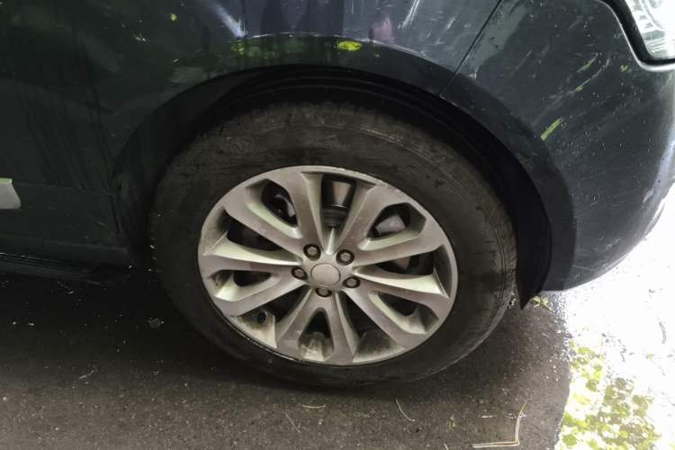Used Land Rover Range 2014 Revised 3.0 SC V6 Vogue Right Front Wheel Hub