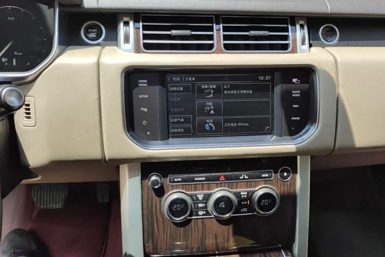 Used Land Rover Range 2014 3.0 SC V6 Vogue Audio And AC Panel