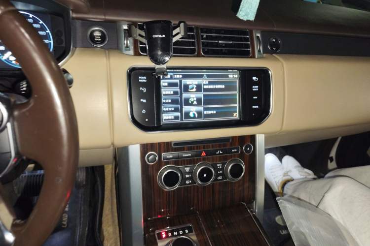 Used Land Rover Range 2014 Revised 3.0 SC V6 Vogue Audio And AC Panel