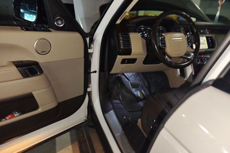 Used Land Rover Range 2014 Revised 3.0 SC V6 Vogue Driver Seat