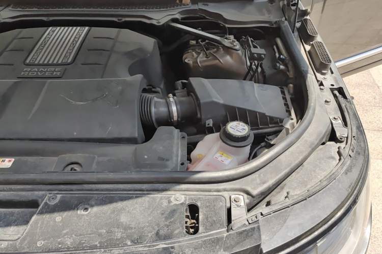 Used Land Rover Range 2014 3.0 SC V6 Vogue Engine Bay Left