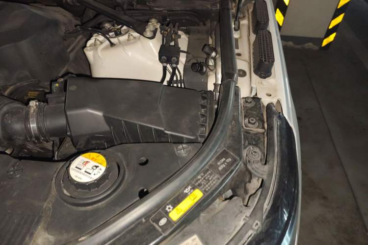 Used Land Rover Range 2014 Revised 3.0 SC V6 Vogue Engine Bay Left