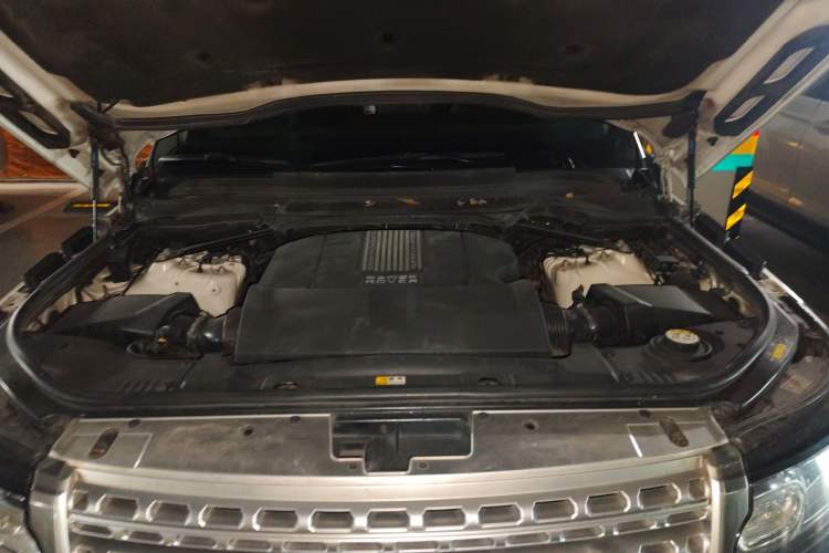 Used Land Rover Range 2014 Revised 3.0 SC V6 Vogue Engine Bay