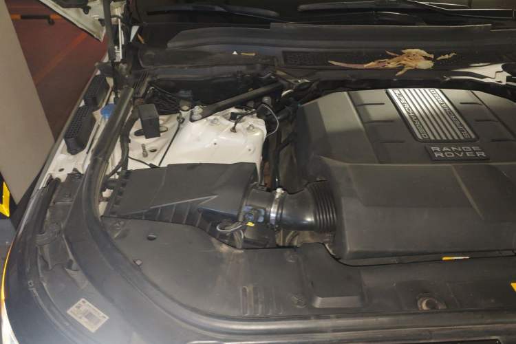Used Land Rover Range 2014 Revised 3.0 SC V6 Vogue Engine Bay Right
