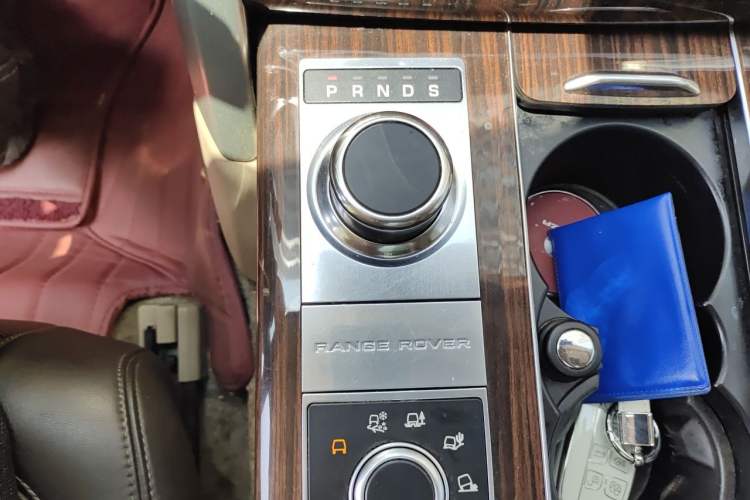 Used Land Rover Range 2014 3.0 SC V6 Vogue Gear Lever