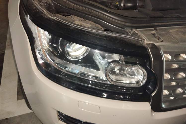 Used Land Rover Range 2014 Revised 3.0 SC V6 Vogue Right Front Headlight