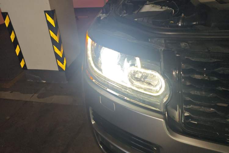 Used Land Rover Range 2014 Revised 3.0 SC V6 Vogue Right Front Headlight