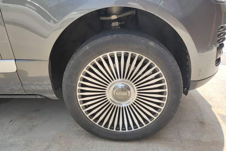 Used Land Rover Range 2014 3.0 SC V6 Vogue Right Front Wheel Hub