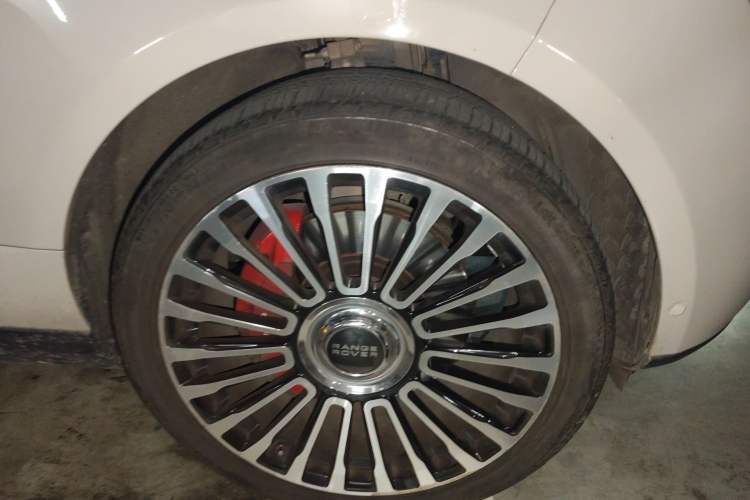 Used Land Rover Range 2014 Revised 3.0 SC V6 Vogue Right Front Wheel Hub