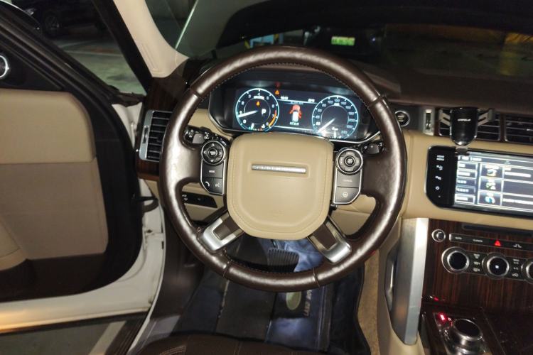 Used Land Rover Range 2014 Revised 3.0 SC V6 Vogue Steering Wheel