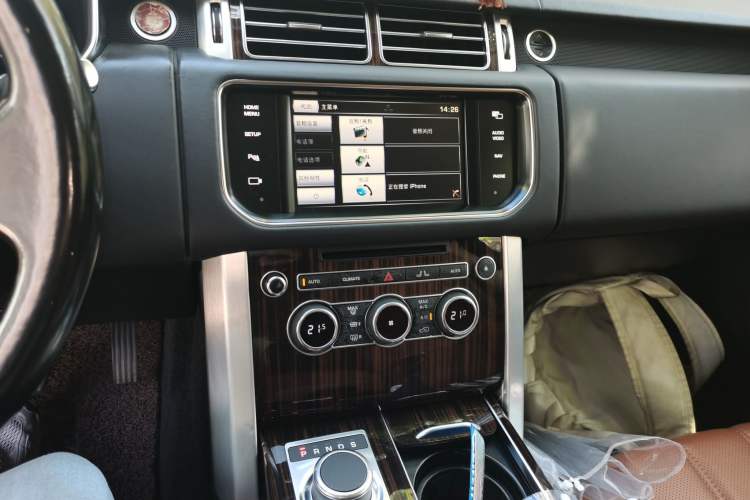 Used Land Rover Range 2014 3.0 SC V6 Vogue SE Long-Wheelbase Edition Audio And AC Panel