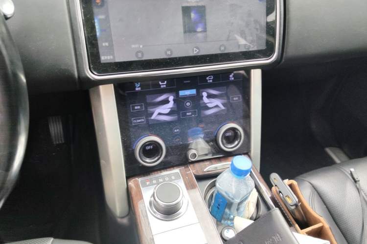 Used Land Rover Range 2014 Revised 3.0 SC V6 Vogue Audio And AC Panel