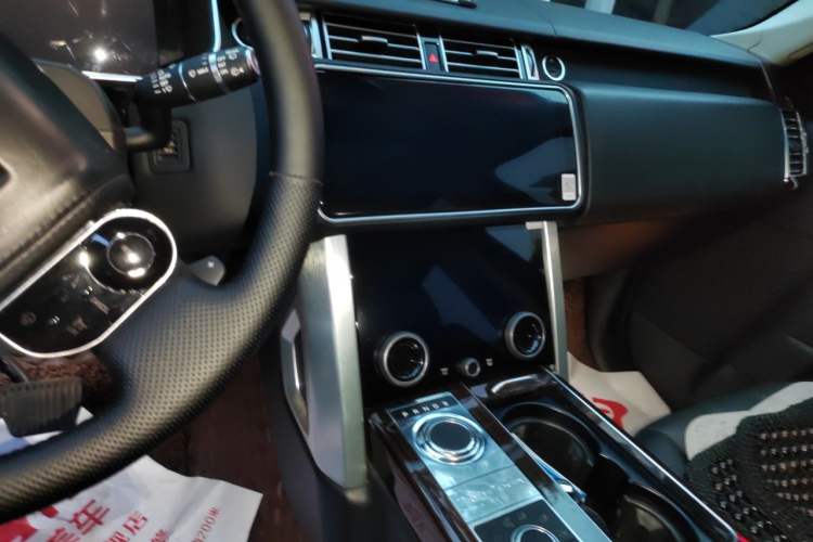 Used Land Rover Range 2014 Revised 3.0 SC V6 Vogue Audio And AC Panel