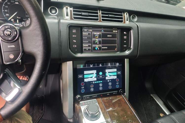 Used Land Rover Range 2014 3.0 SC V6 Vogue SE Audio And AC Panel