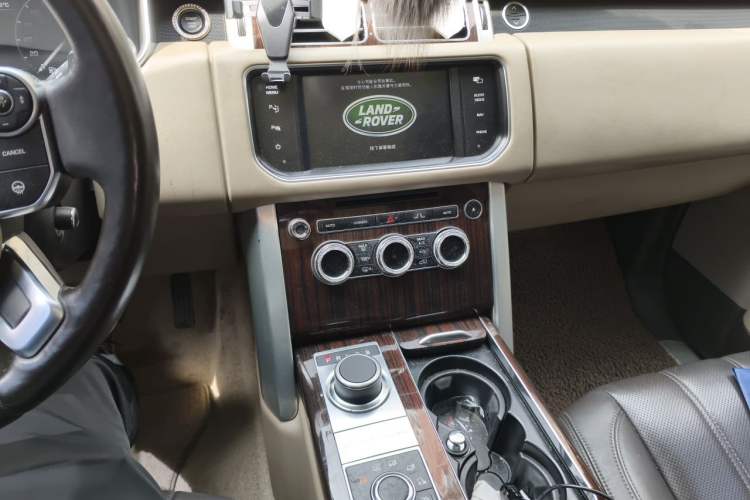 Used Land Rover Range 2014 Revised 3.0 SC V6 Vogue Audio And AC Panel