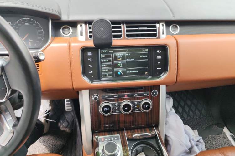 Used Land Rover Range 2014 5.0 SC V8 AB Prestige Extended Version Audio And AC Panel
