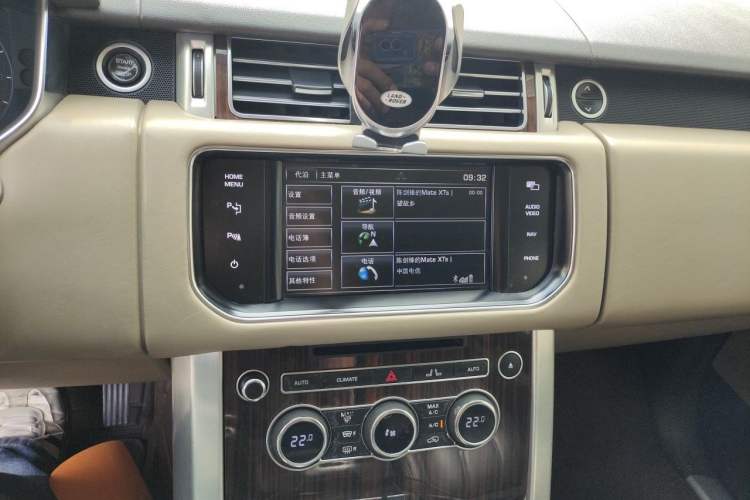 Used Land Rover Range 2014 Revised 3.0 SC V6 Vogue Audio And AC Panel